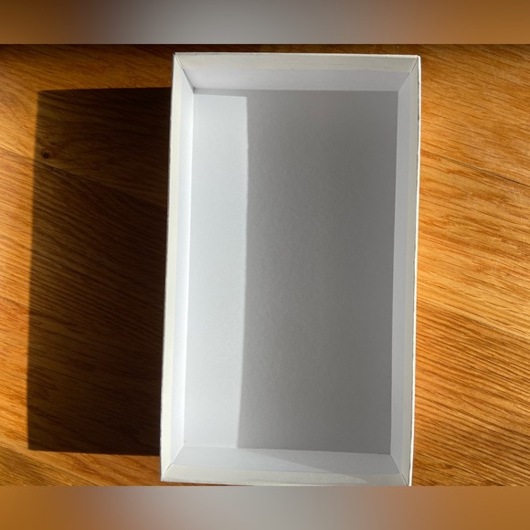 Balenciaga box only small for a wallet sized item. Has tissue paper see images - Picture 11 of 16